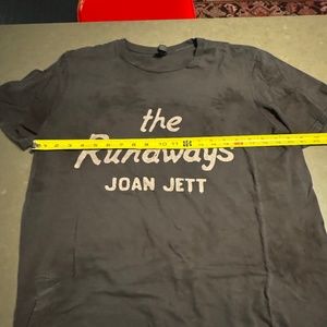 SEMI VINTAGE JOAN JETT RUNAWATS DISTRESSED SHIRT S